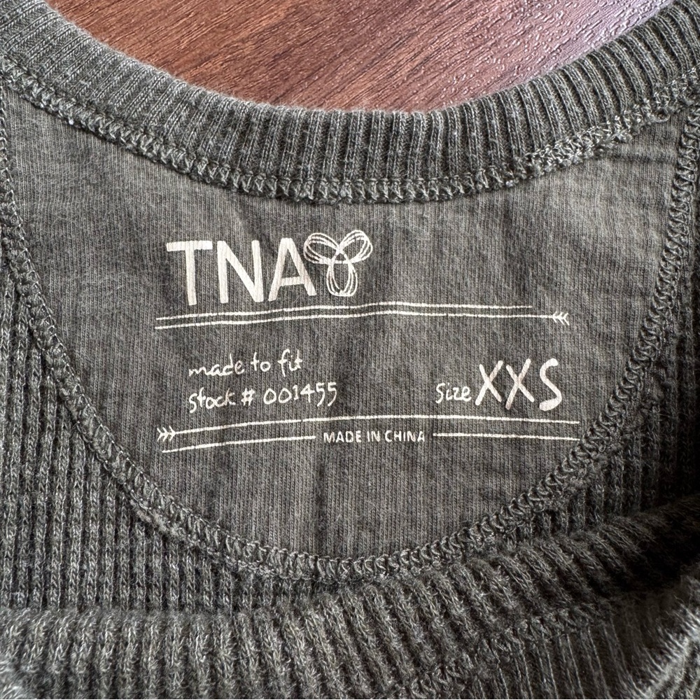 TNA Waffle Knit Olive Long Sleeve Top Slouchy Relaxed Casual Minimalist Lounge - Picture 7 of 9